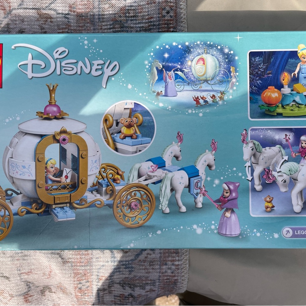 LEGO Disney Cinderella’s Royal Carriage - Picture 2 of 2